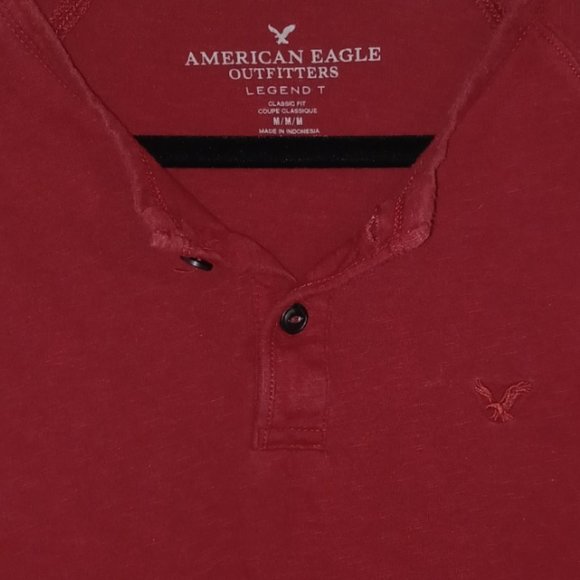 American Eagle Outfitters Red Legend T-Shirt Men's Medium Two Button Classic Fit - Picture 3 of 4